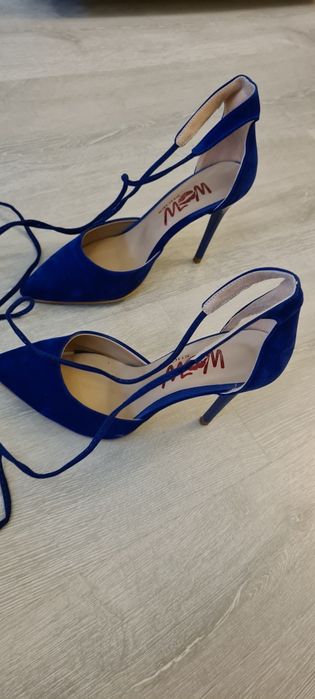 Pantofi cu toc stiletto