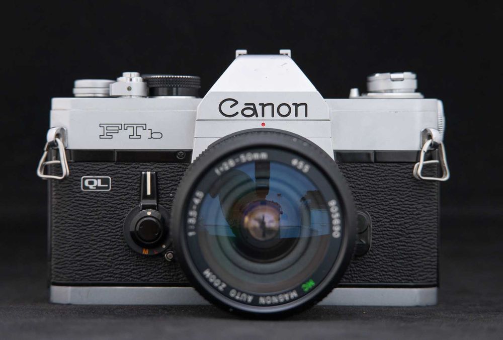 Aparat film Canon FTb cu obiectiv Magnon 28 50 in stare foarte buna