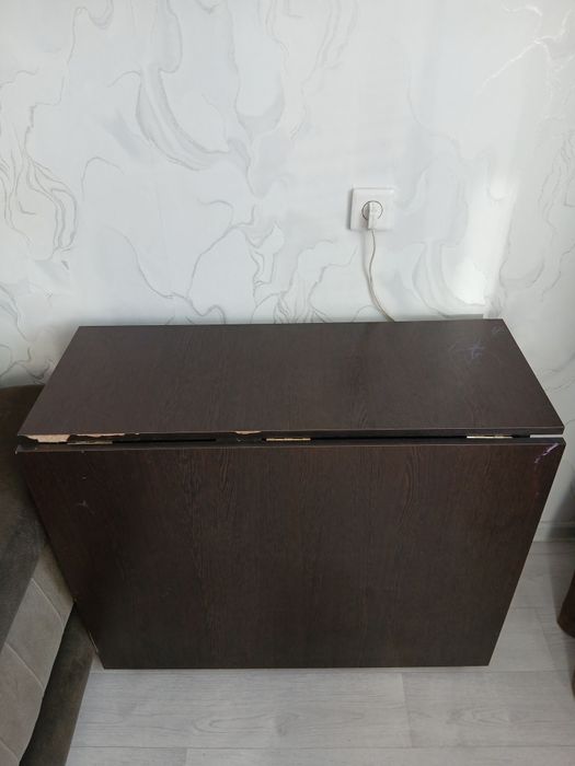 Продам стол для гостиной