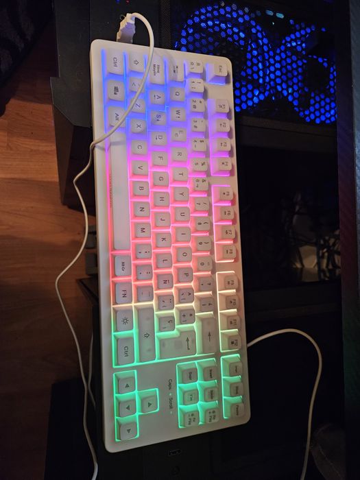 Tastatura mars gaming noua și mouse Logitech sau lycander