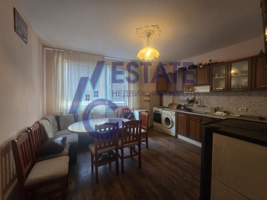 Масивна двуетажна къща гр Нови Искър