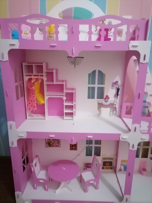 Продам кукольный домик