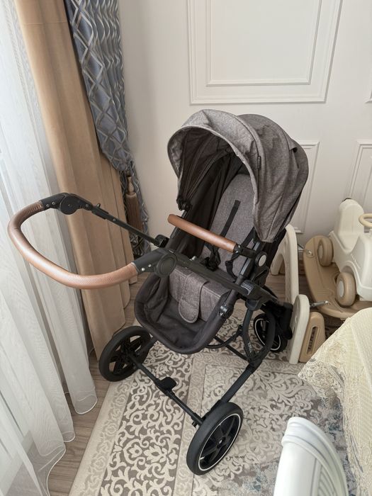 Продается Коляска Tomix 3 в 1