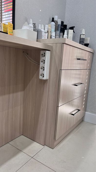 Мебель с зеркалами для парикмахерской