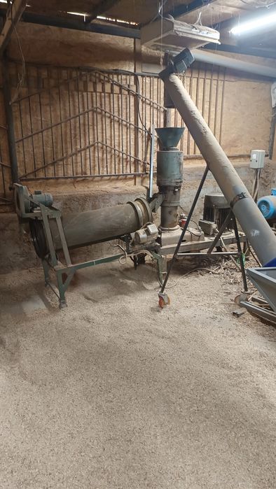 Продавам линия за производство на пелети на пелети състояща се от:

Пе