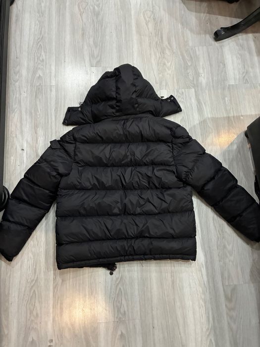 Черно яке Moncler