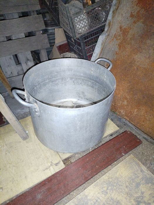 Кастрюля алюминиевая, эмалированная!