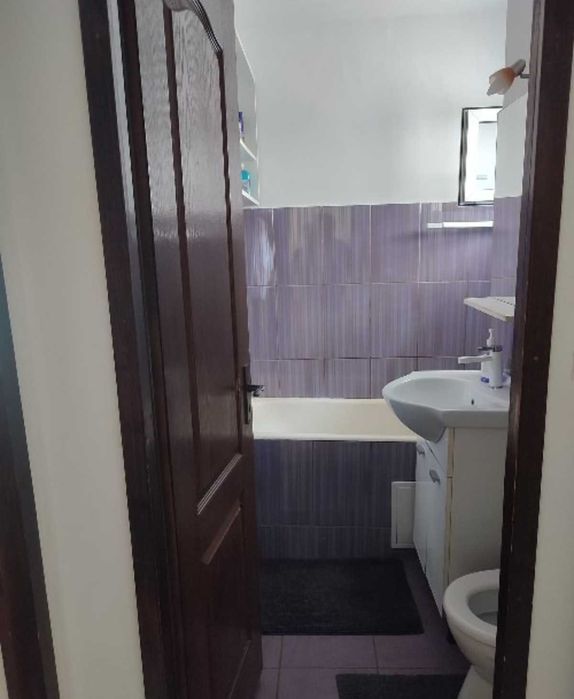 Apartament 3 camere semidecomandat