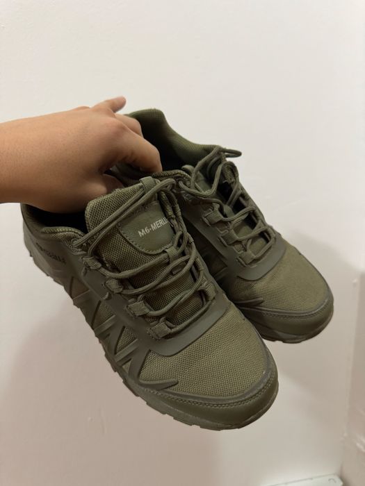 Продам кроссовки тактические