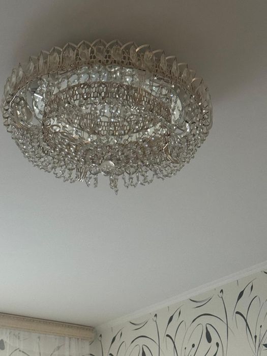 Продаются люстры