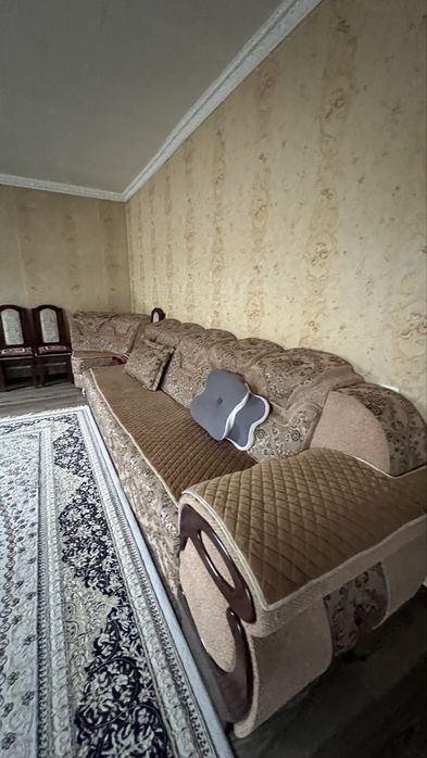 Диван для зала длинный