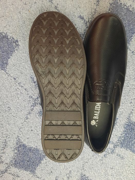 Продам новые подростковые туфли