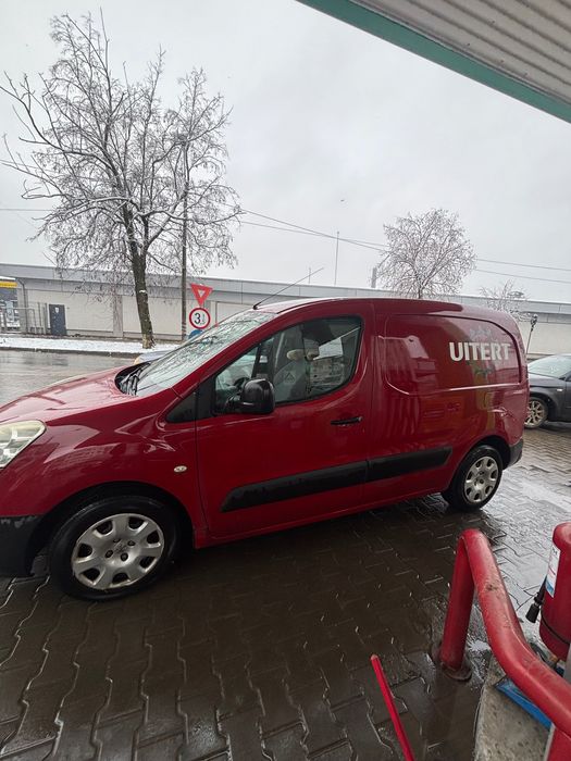 Vând Peugeot Partener