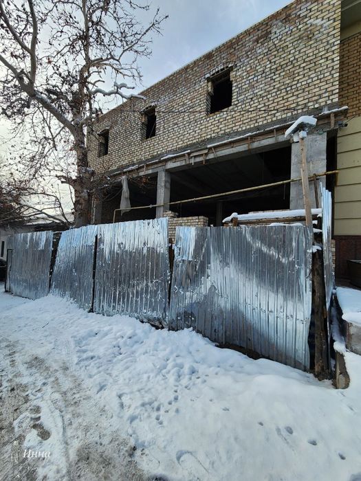 Здание в Яккасарайском р-не 700м.кв