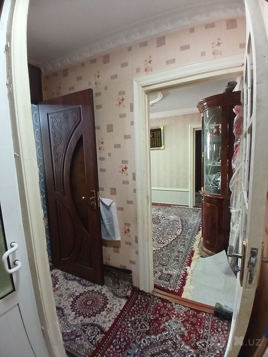2-х комнатная квартира на 2-м этаже. Микрорайон 1-остановка. 69-садик
