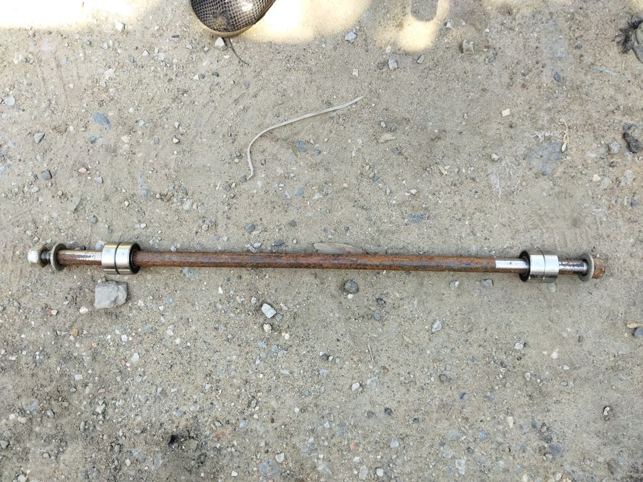 Ось для тачек с подшипниками