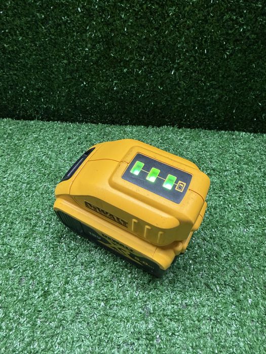 Адаптор за USB батерия DEWALT DCB090