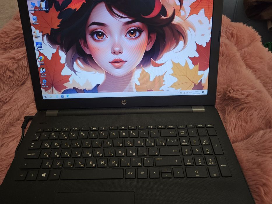 Ноутбук HP с мышкой