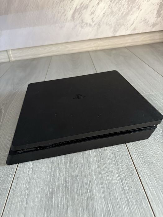 Продавам PlayStation 4