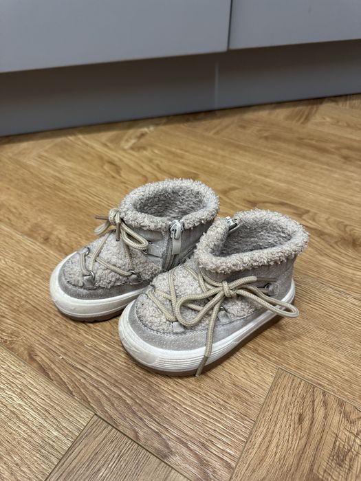 Продам детские ботинки