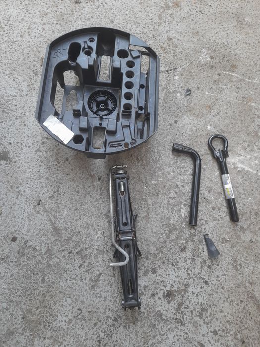 Suport Set Kit Pana Cric Chieie Roti Cui Tractare Renault Laguna III 3