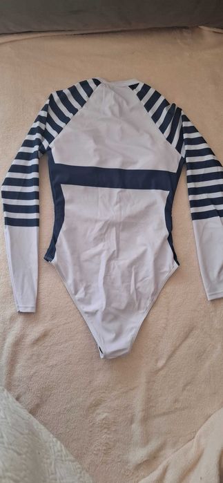 Costum de baie întreg nou