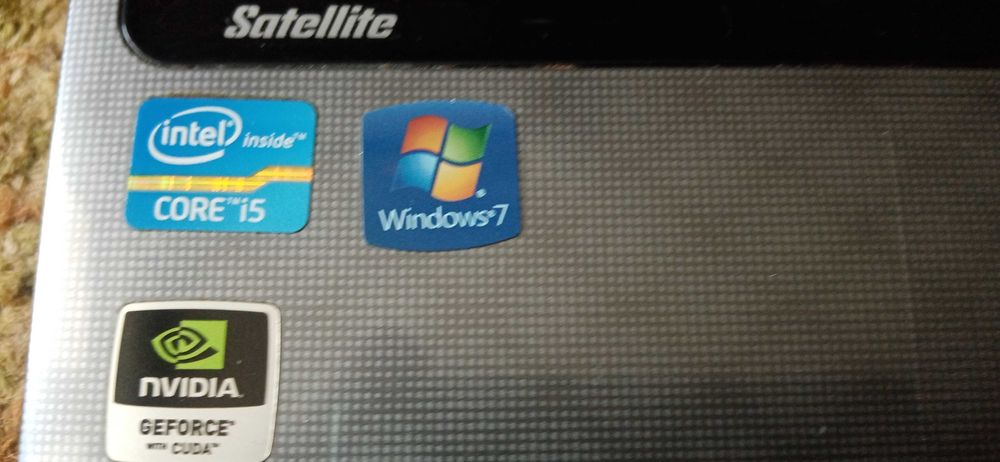 Продавам лаптоп ..toshiba