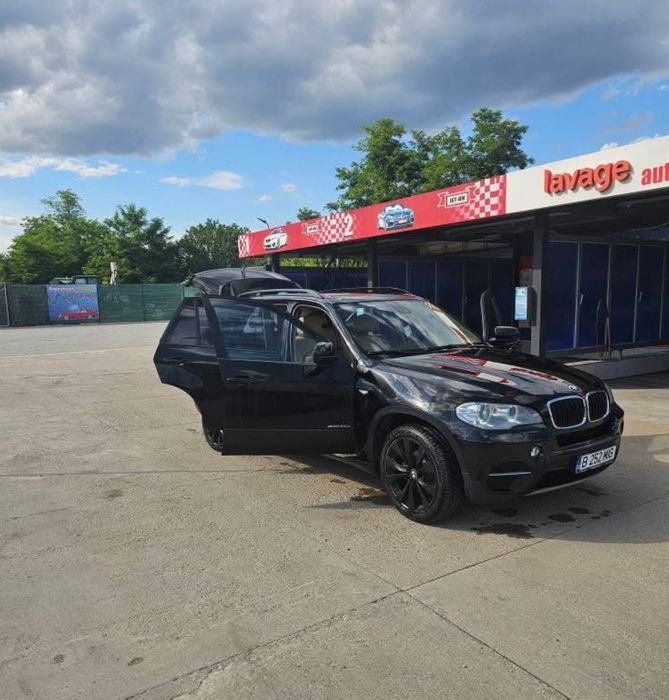 Vand bmw x5 2011 3.0d,foarte bine întreținut, fiscal pe loc preț in euro,negociabil in limită bunului simț