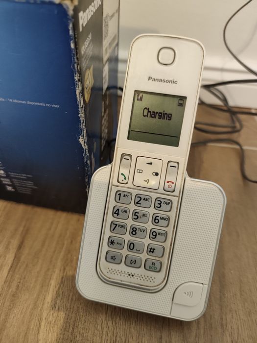 Telefon fix Panasonic KX-TGD310JT Alb ,urme de utilizare