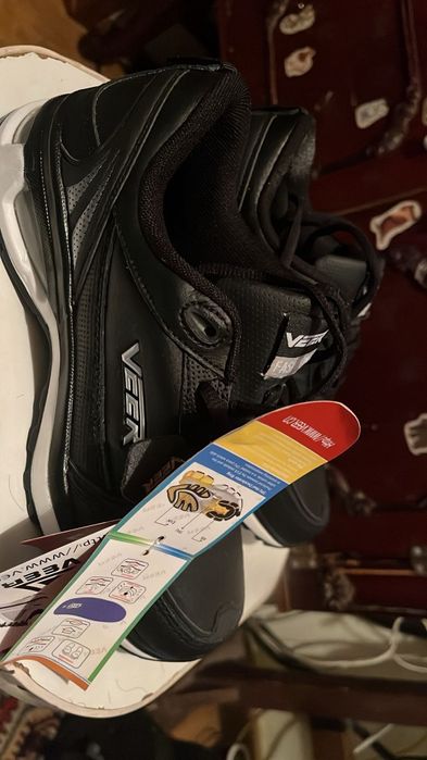 Vând adidași barbati noi