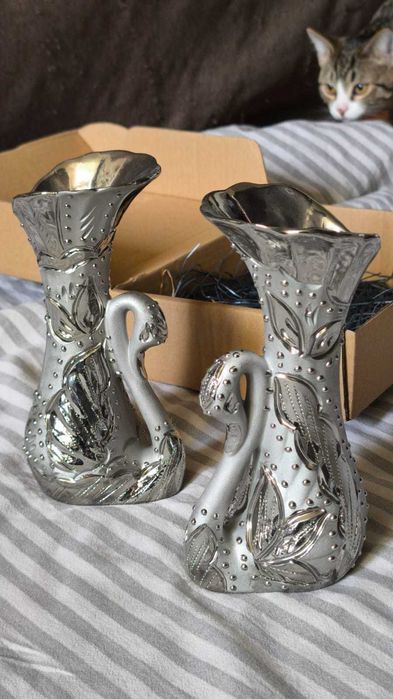 Керамические вазы в виде лебедей. Пара