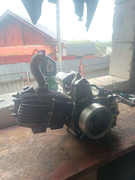 Vând motor 107 4t 400 de lei negociabil