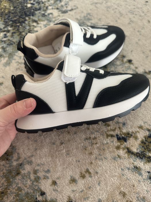 Ботинка и белый спартивный