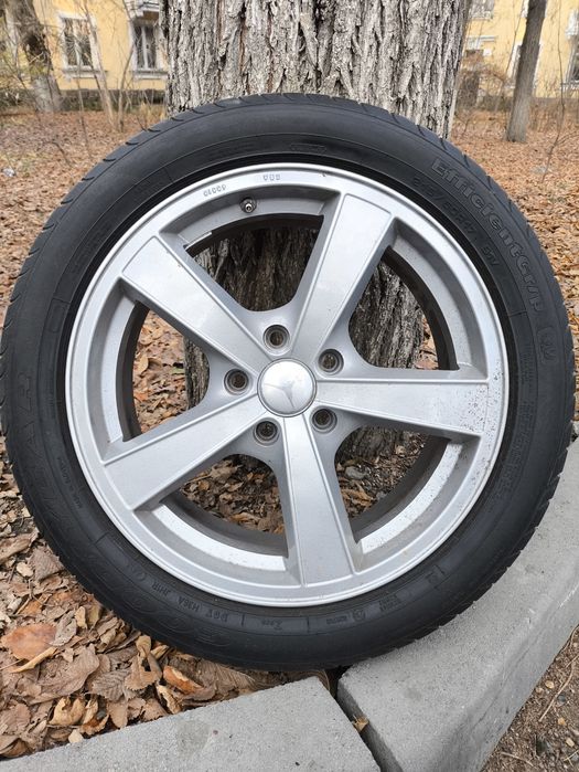 Продам оригинальные диски с резиной на Мерседес