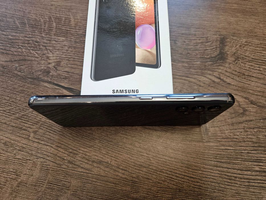 Samsung Galaxy A32 128GB SM-A325F/DS Dual-SIM GSM телефон зарядно кейс