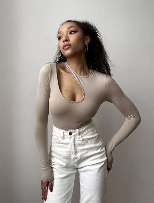 Лонгслив с вырезом