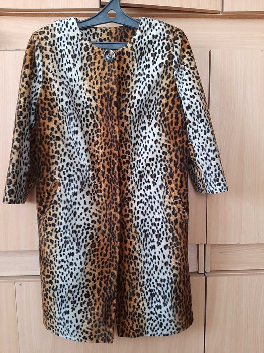 Продам пальто демисезонное