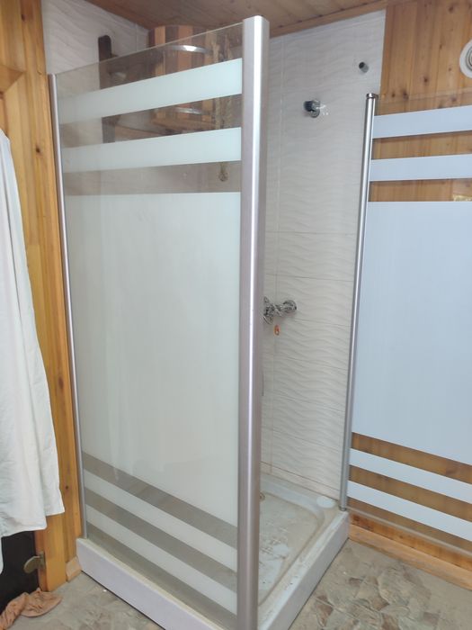 Душевая кабинка угловая