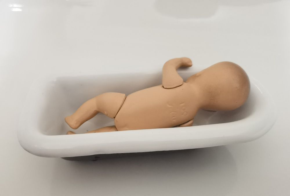 Cadă Fontă anii 40 și Bebeluș Porțelan Bisque anii 30