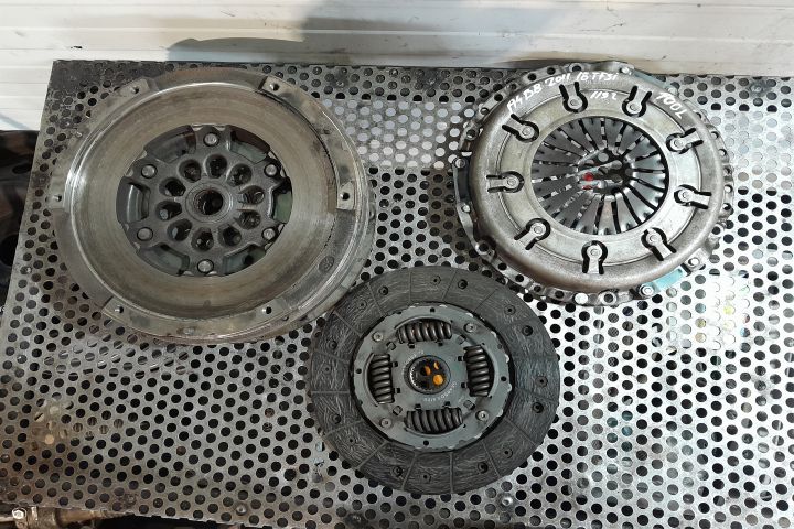 Kit ambreiaj 323085310 / Audi A4 B8/8K
