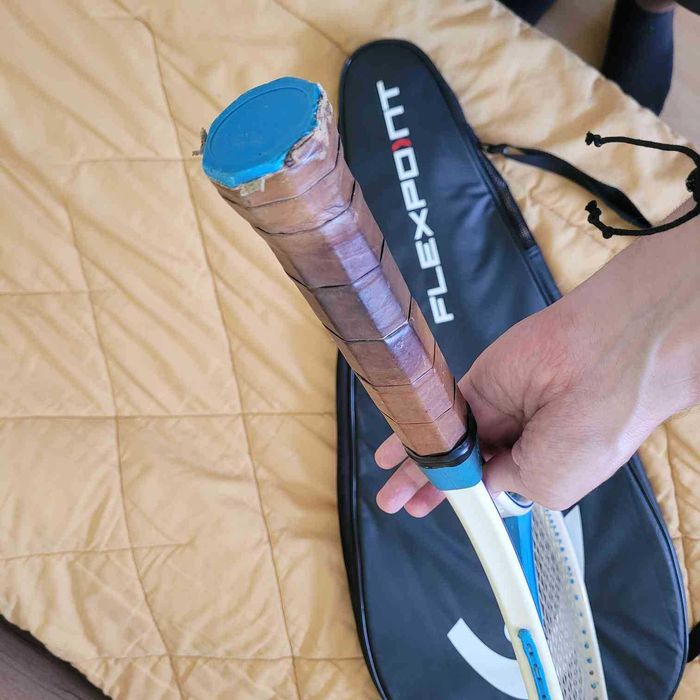 Ракета за тенис на корт