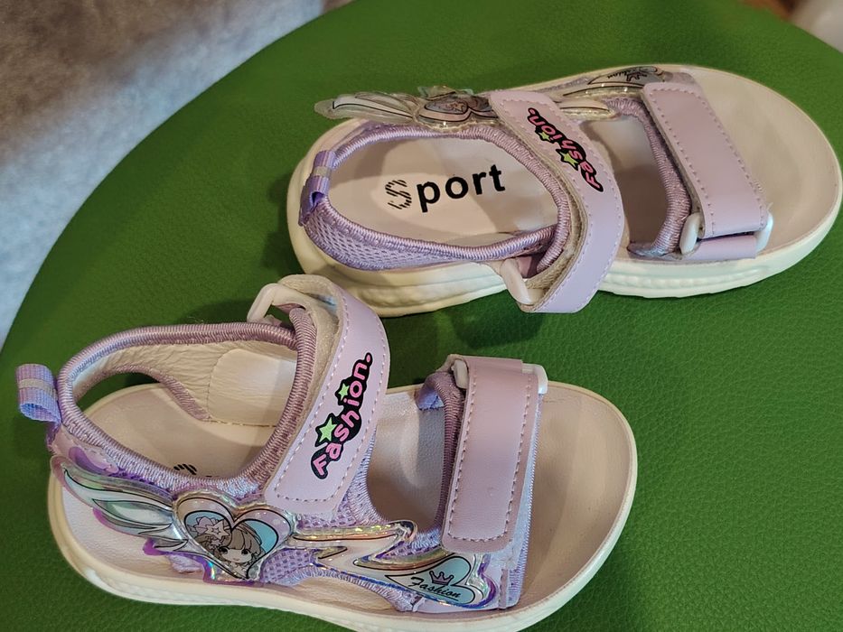 Продам сандали для девочки