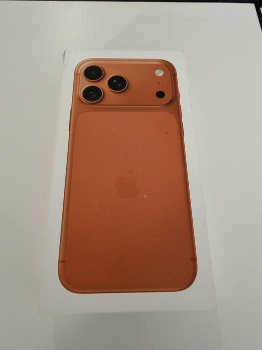 НАЛИЧНИ: Apple iPhone 17 pro Max256GB Cosmic Orange /