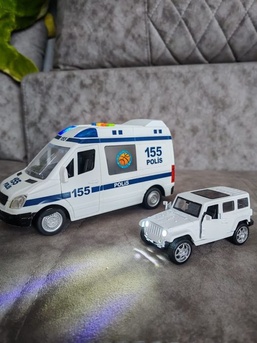 Продам машинки детские большие