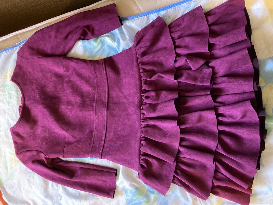 платье плотное, красивое