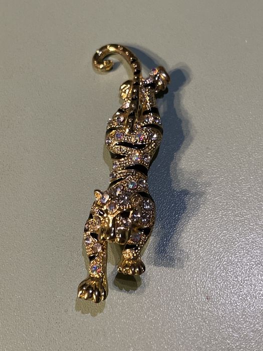 Брошь в виде ягуара