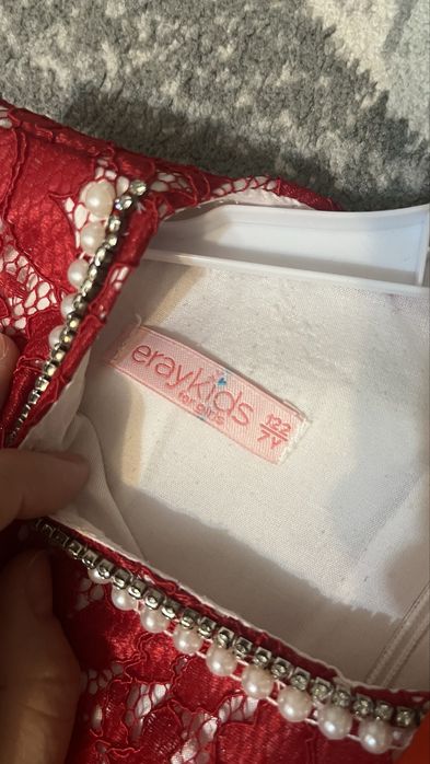 Продам платье на девочку 122 размер