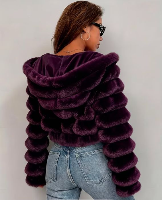 Късо пухкаво яке с качулка