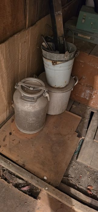 Фляги, кастрюля, ведра