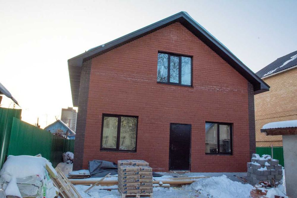 Профессиональная бригада строителей